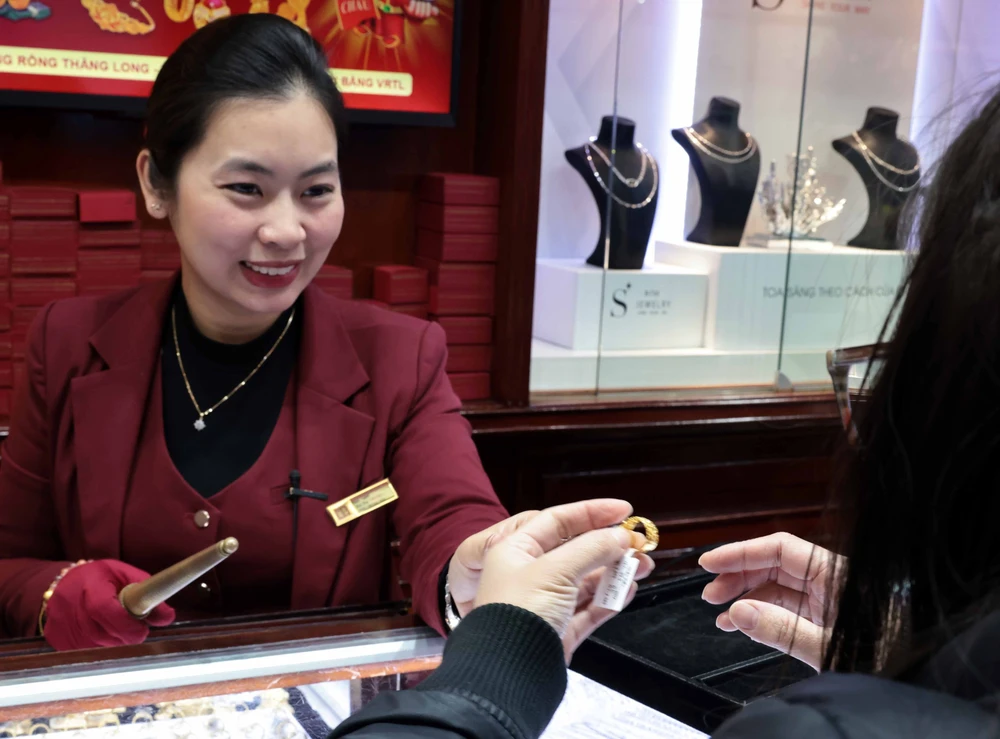 Giá vàng miếng sáng 24/12 tăng 800 nghìn đồng/lượng - Ảnh 1.