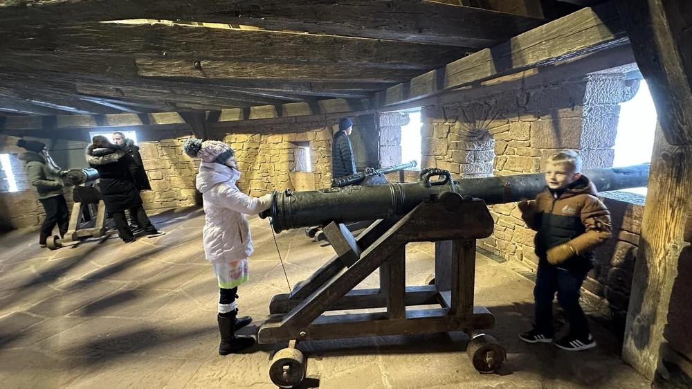 Lâu đài Haut-Koenigsbourg - vẻ đẹp hùng vĩ giữa mùa đông Alsace - Ảnh 3.