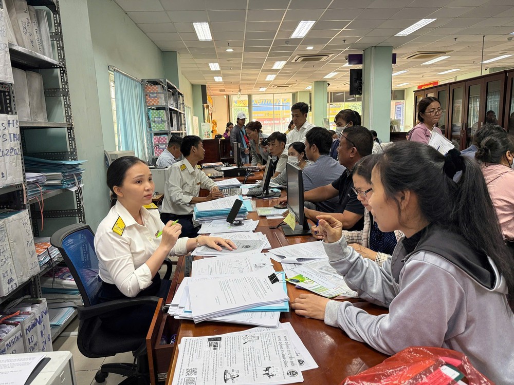 Hơn 18.300 hộ kinh doanh chuyển từ thuế khoán sang kê khai - Ảnh 1.