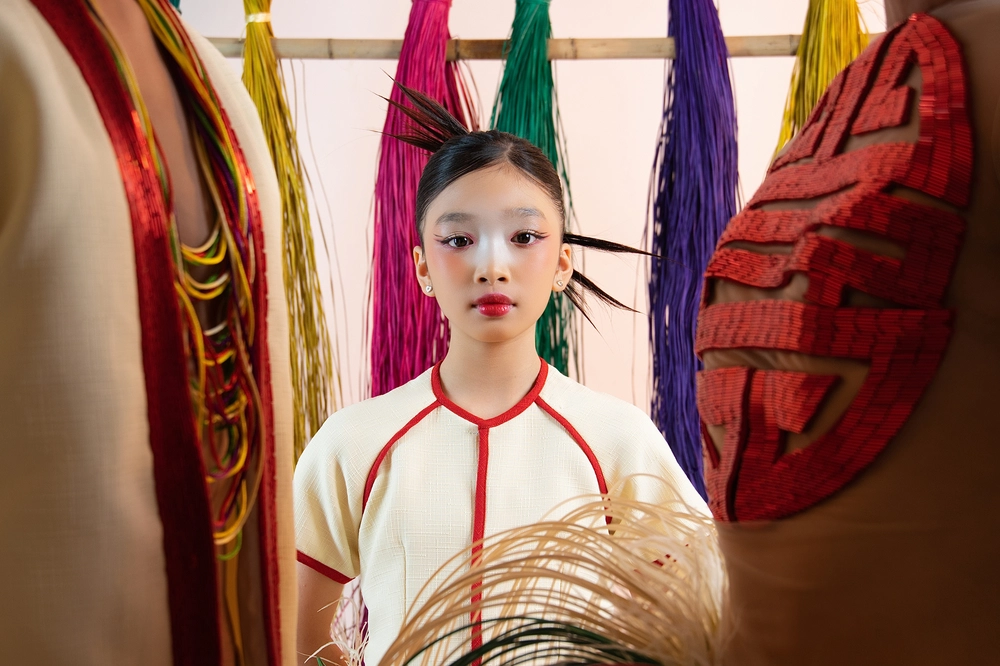 NTK Bùi Hoàng Ân mang hơi thở làng chiếu Định Yên vào BST mới - Ảnh 5.