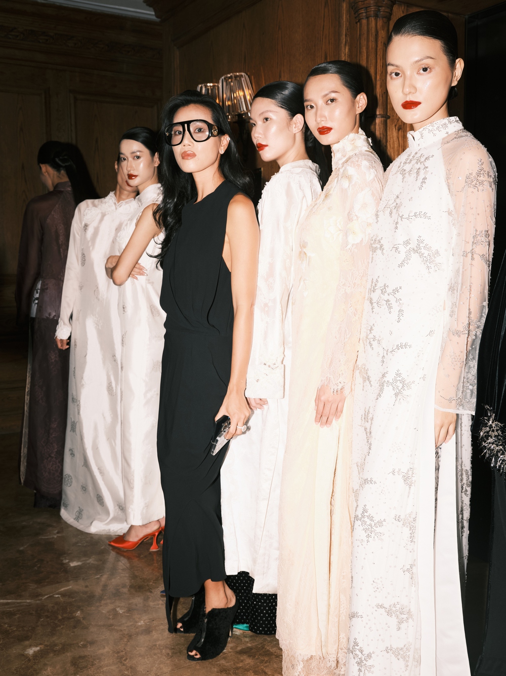 NTK Chi Bùi giới thiệu BST thời trang debut mang tên "Renaissance" - Ảnh 1.