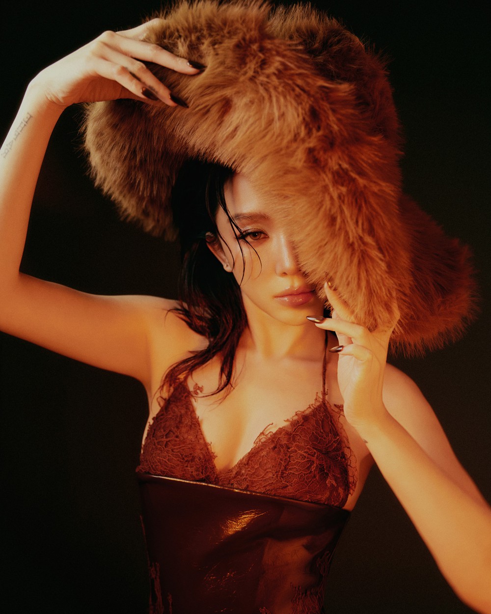 Tóc Tiên tạo dấu ấn cuối năm với bộ ảnh Giáng sinh - Ảnh 3.