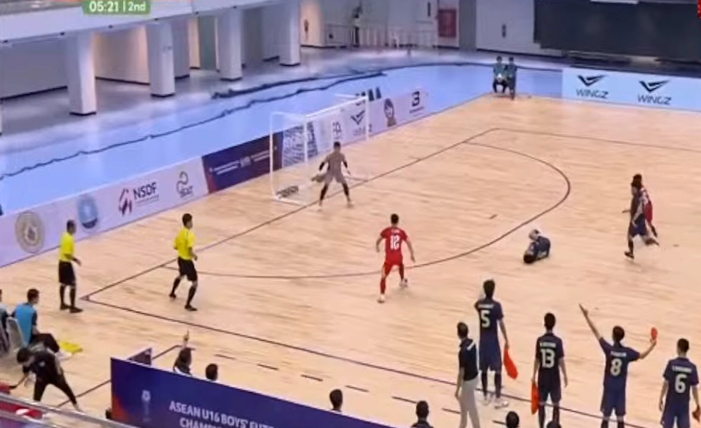 Bị từ chối bàn thắng một cách khó hiểu, Việt Nam thua ngược Thái Lan ở giải Đông Nam Á - Ảnh 3. Bị từ chối bàn thắng một cách khó hiểu, Việt Nam thua ngược Thái Lan ở giải Đông Nam Á - Ảnh 3.