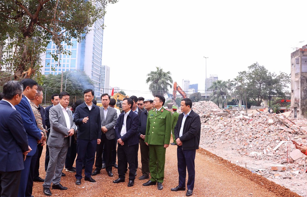 Bí thư Thành uỷ Hà Nội kiểm tra công tác giải phóng mặt bằng một số dự án trọng điểm - Ảnh 2.