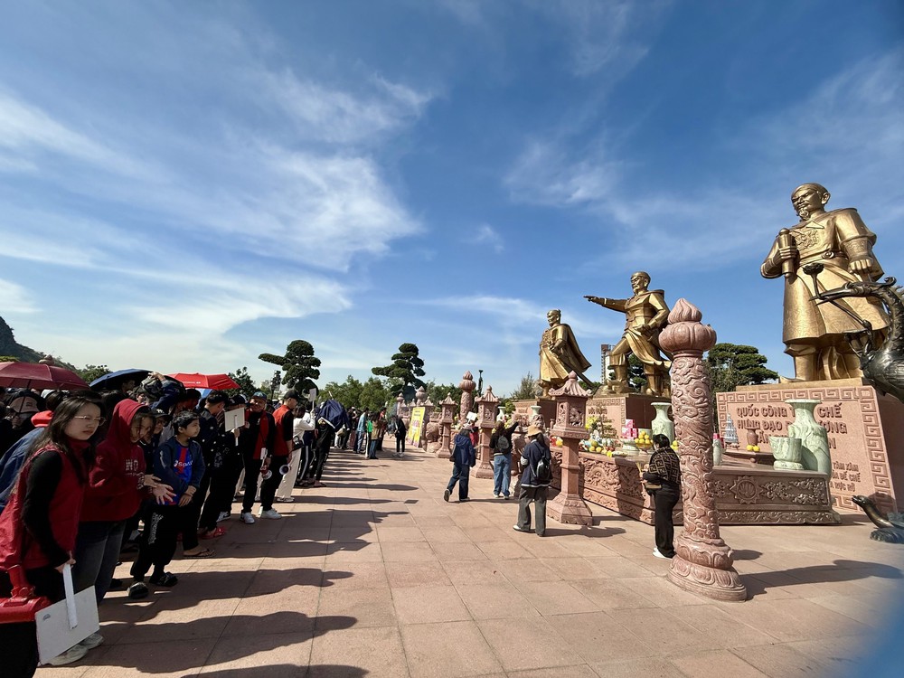 Du lịch Việt Nam 2025: Điểm sáng trong bức tranh tăng trưởng kinh tế, xã hội - Ảnh 2.