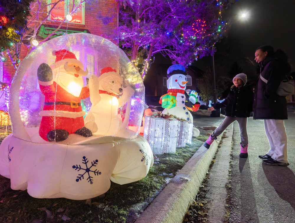 Rộn ràng không khí đón Giáng sinh trên khắp thế giới - Ảnh 3.