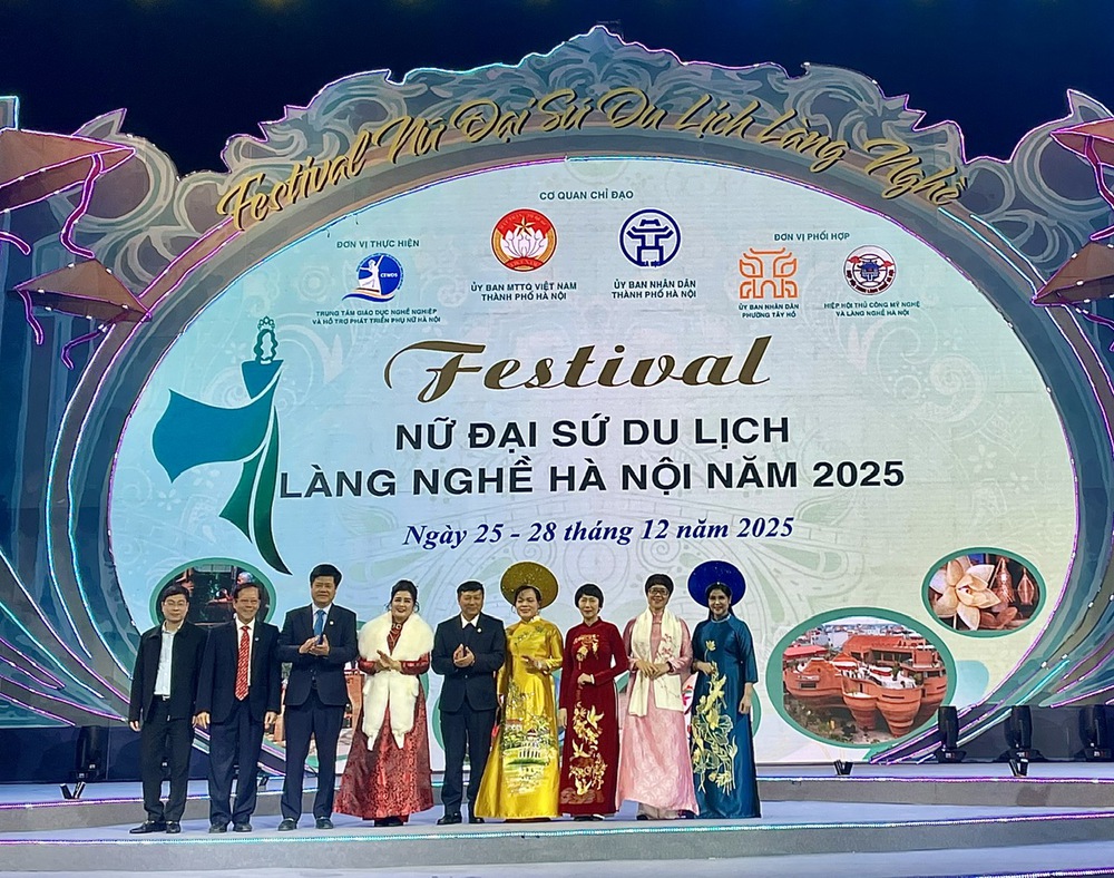 Festival Nữ đại sứ du lịch làng nghề Hà Nội 2025: Vẻ đẹp phụ nữ Hà thành hòa quyện cùng tinh hoa di sản - Ảnh 1.