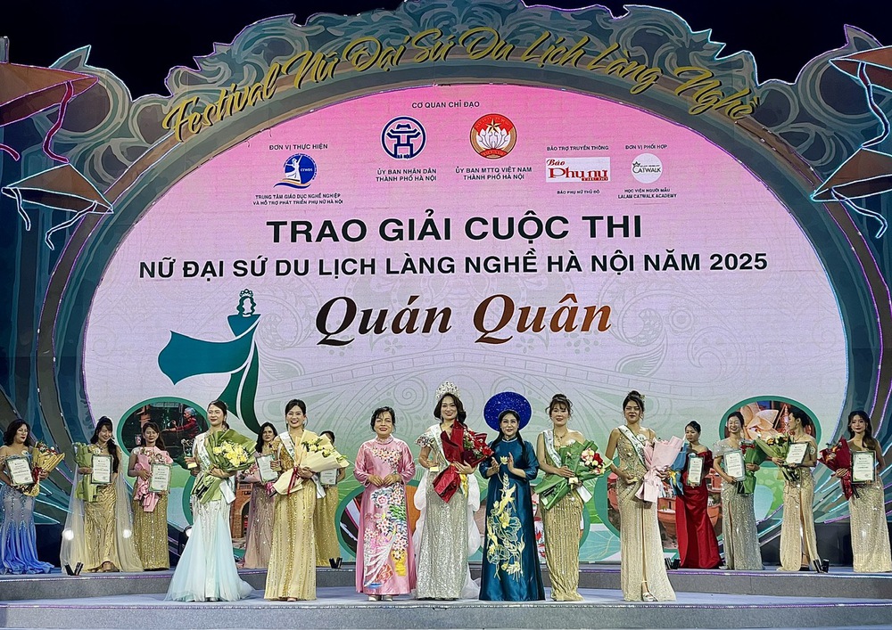 Festival Nữ đại sứ du lịch làng nghề Hà Nội 2025: Vẻ đẹp phụ nữ Hà thành hòa quyện cùng tinh hoa di sản - Ảnh 10.