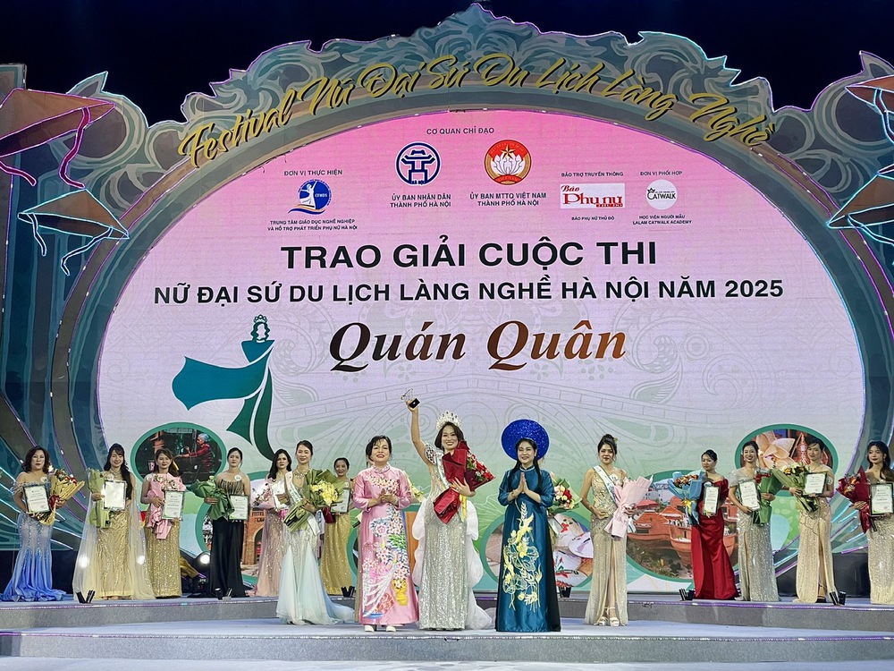 Festival Nữ đại sứ du lịch làng nghề Hà Nội 2025: Vẻ đẹp phụ nữ Hà thành hòa quyện cùng tinh hoa di sản - Ảnh 9.
