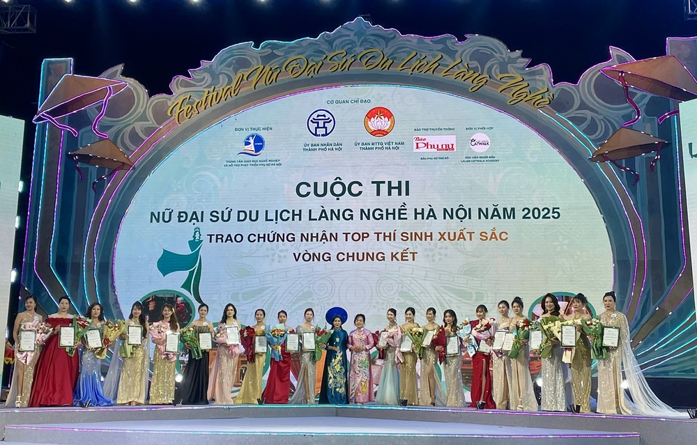 Festival Nữ đại sứ du lịch làng nghề Hà Nội 2025: Vẻ đẹp phụ nữ Hà thành hòa quyện cùng tinh hoa di sản - Ảnh 7.