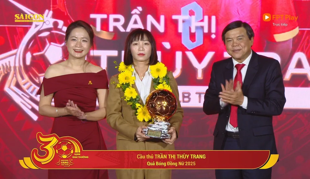 Tiền vệ Thùy Trang chính thức lên tiếng sau lễ trao giải Quả bóng Vàng Việt Nam, có hành động đầy ý nghĩa - Ảnh 2.
