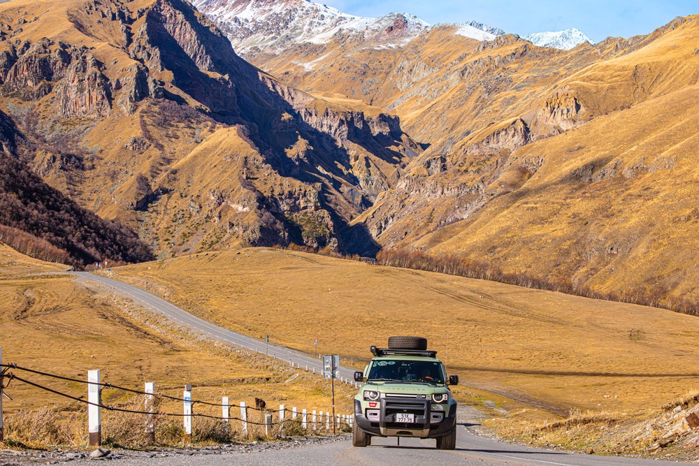 Defender 2026 ra mắt khách hàng Việt Nam: Giàu tiền bạc, thừa phiêu lưu - Ảnh 2.