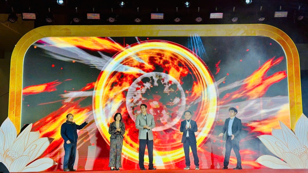 Khai mạc Hội chợ xúc tiến thương mại sản phẩm đặc sản làng nghề, OCOP - Ảnh 2.