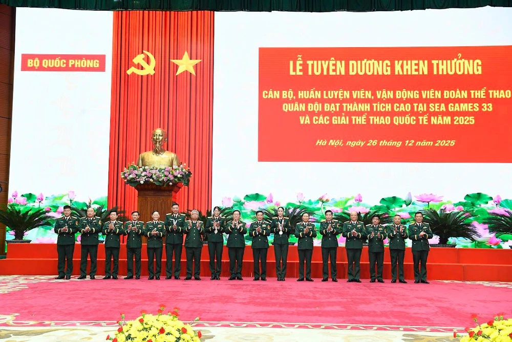 Tin nóng thể thao tối 26/12: Hai tuyển thủ bóng chuyền nữ Việt Nam nhận vinh dự cao quý sau SEA Games 2025 - Ảnh 3.