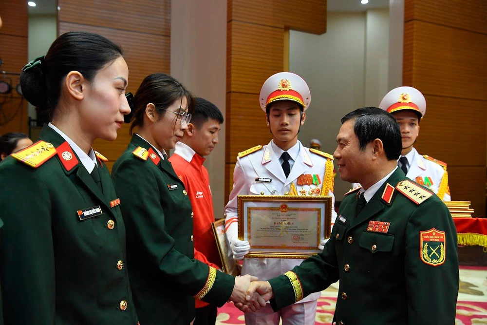 Tin nóng thể thao tối 26/12: Hai tuyển thủ bóng chuyền nữ Việt Nam nhận vinh dự cao quý sau SEA Games 2025 - Ảnh 1.