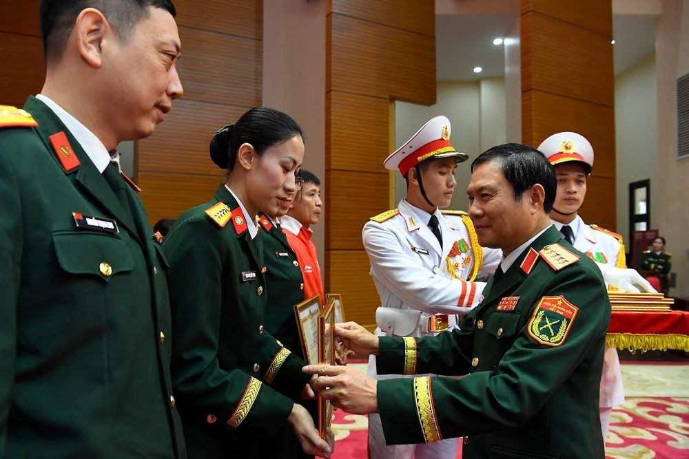 Tin nóng thể thao tối 26/12: Hai tuyển thủ bóng chuyền nữ Việt Nam nhận vinh dự cao quý sau SEA Games 2025 - Ảnh 2.