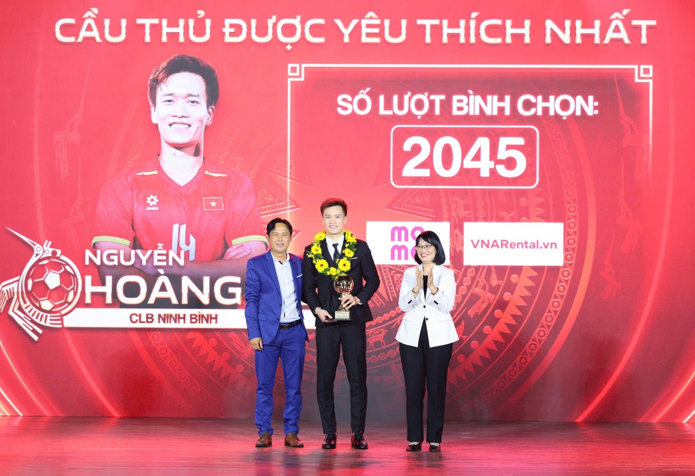 Đại sứ Thương hiệu LPBank lần thứ ba được vinh danh Quả bóng vàng Việt Nam - Ảnh 2.
