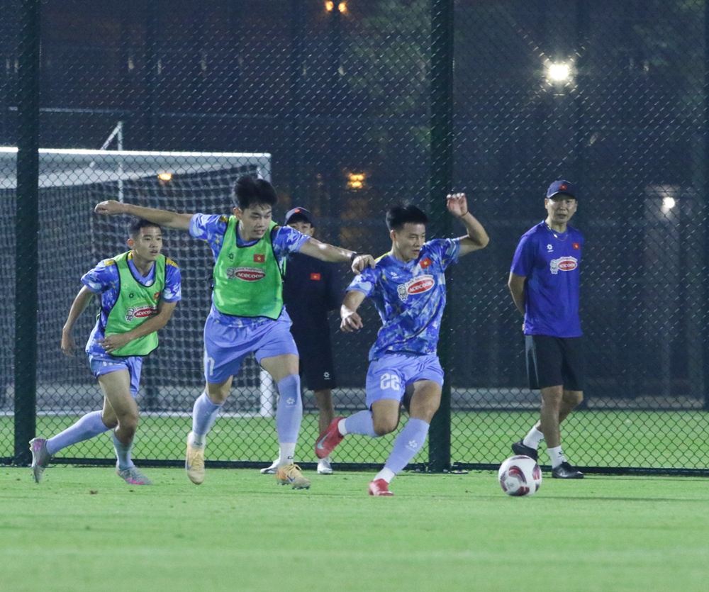 Tin nóng bóng đá Việt Nam hôm nay 28/12: Đình Bắc hào hứng trước VCK U23 châu Á 2026; HAGL vô địch Cúp tứ hùng Thái Nguyên - Ảnh 1.