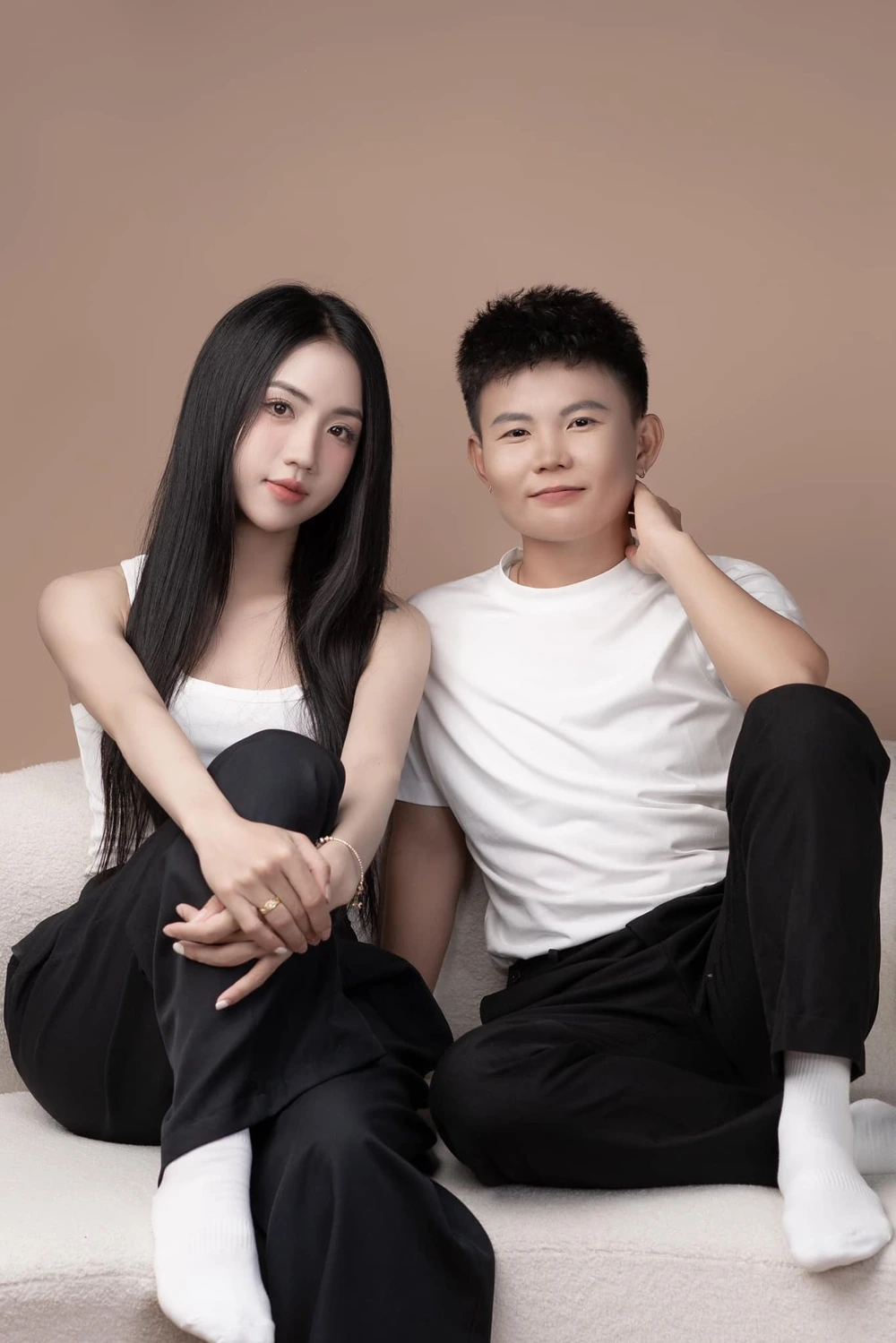 Hotgirl bóng đá Việt Nam Trần Thị Duyên khiến CĐM ngưỡng mộ vì nhan sắc khi đứng cạnh Quả bóng vàng Việt Nam 2025 - Ảnh 5.