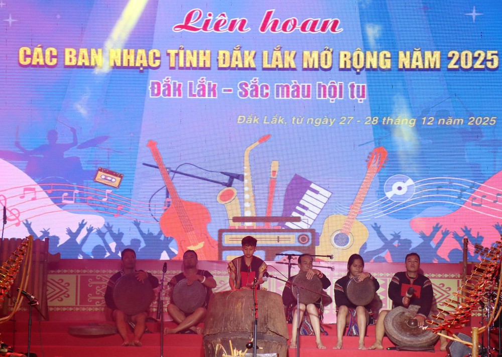 Hàng trăm nhạc công, nghệ sĩ tham gia liên hoan chủ đề “Đắk Lắk - sắc màu hội tụ” - Ảnh 2.