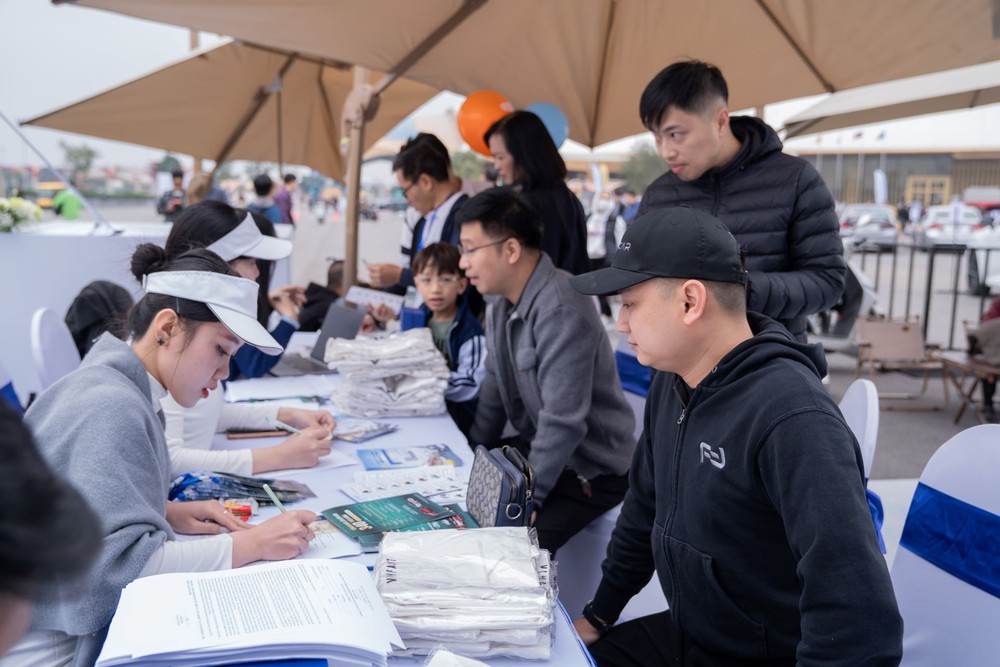 Lái thử VinFast Minio Green tại Vietnam Mobility Show 2025, nhiều khách muốn "chốt" mua xe ngay - Ảnh 3.