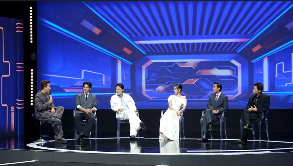 “A.I là ai?” Tập 10: Hứa Vĩ Văn - Ngô Kiến Huy đụng độ song trùng thân quen 14 năm - Ảnh 1.