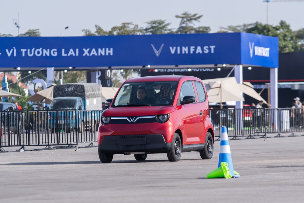 Lái thử VinFast Minio Green tại Vietnam Mobility Show 2025, nhiều khách muốn "chốt" mua xe ngay - Ảnh 4.