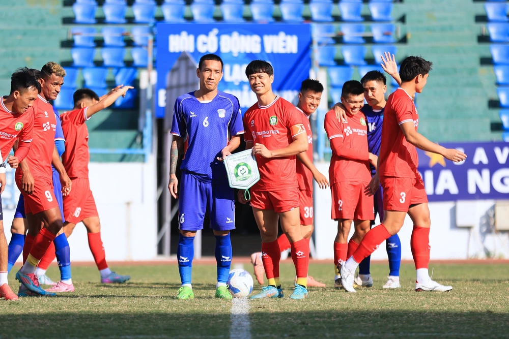 Tin nóng thể thao tối 28/12: Huyền thoại cờ tướng Việt Nam giành ngôi á quân; Bích Tuyền dự đám cưới sao bóng chuyền - Ảnh 3.