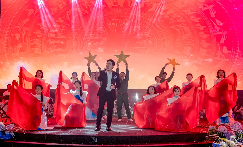 Giọng Ca Vàng 1983 – Cúp Đại Dương: Khi doanh nhân bước ra ánh đèn sân khấu - Ảnh 3.