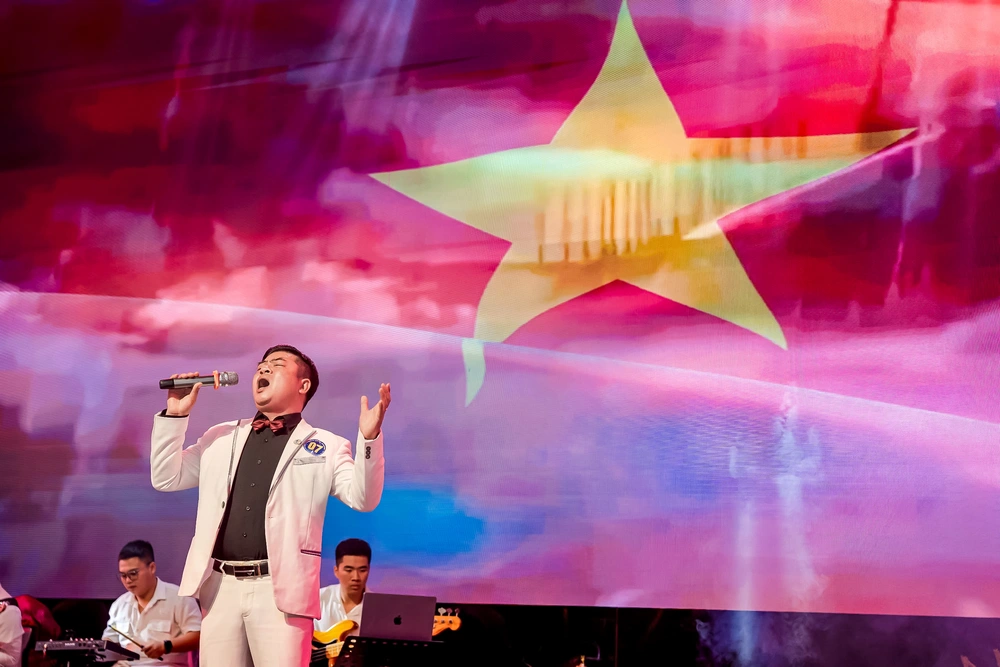 Giọng Ca Vàng 1983 – Cúp Đại Dương: Khi doanh nhân bước ra ánh đèn sân khấu - Ảnh 4.