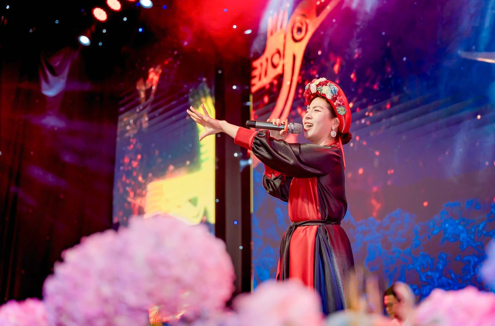 Giọng Ca Vàng 1983 – Cúp Đại Dương: Khi doanh nhân bước ra ánh đèn sân khấu - Ảnh 5.