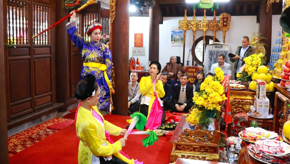 Hà Nội ra mắt tour du lịch trải nghiệm 'Chạm miền ký ức' tại Đảo Ngọc - Trúc Bạch. - Ảnh 2.