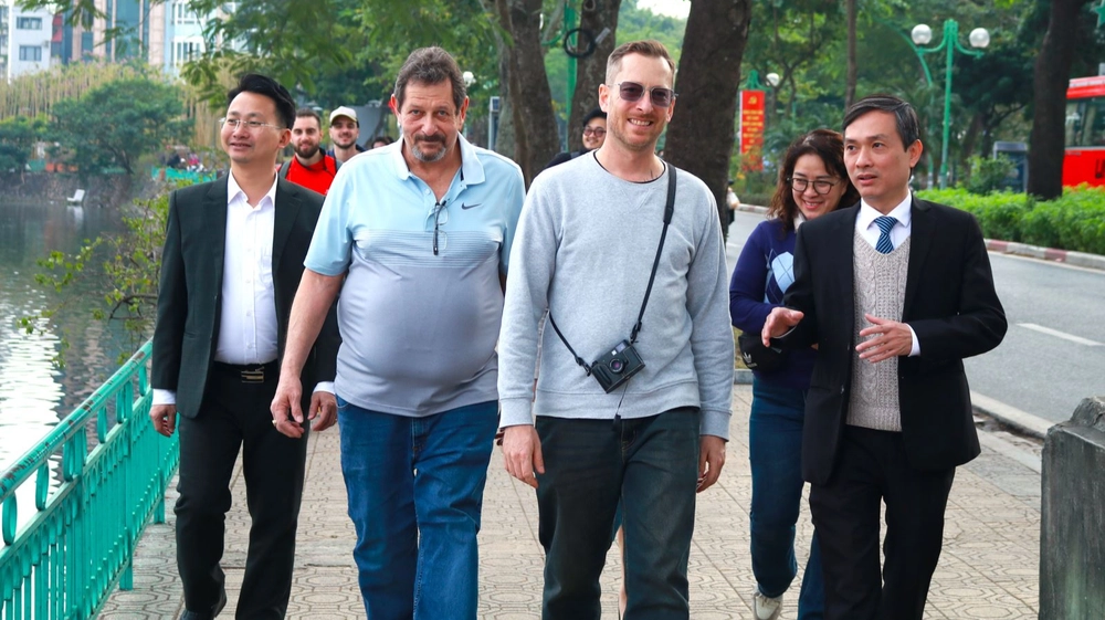 Hà Nội ra mắt tour du lịch trải nghiệm 'Chạm miền ký ức' tại Đảo Ngọc - Trúc Bạch. - Ảnh 1.