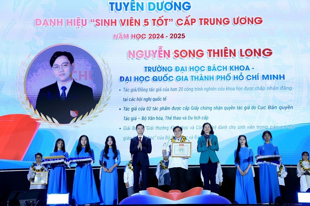 Tuyên dương danh hiệu “Sinh viên 5 tốt”, “Học sinh 3 tốt”, “Học sinh 3 rèn luyện” cấp Trung ương - Ảnh 8.