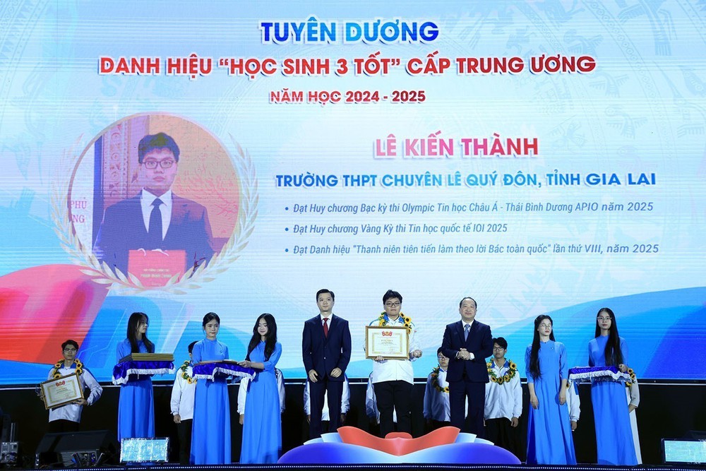 Tuyên dương danh hiệu “Sinh viên 5 tốt”, “Học sinh 3 tốt”, “Học sinh 3 rèn luyện” cấp Trung ương - Ảnh 7.