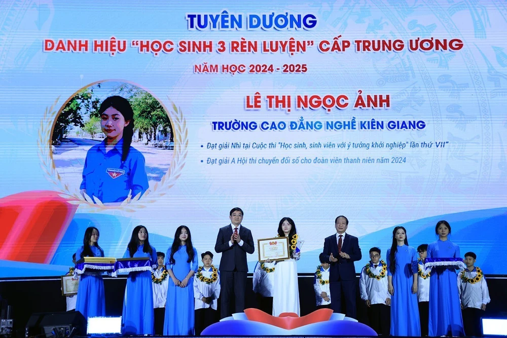 Tuyên dương danh hiệu “Sinh viên 5 tốt”, “Học sinh 3 tốt”, “Học sinh 3 rèn luyện” cấp Trung ương - Ảnh 3.