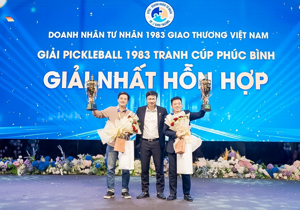 Giải pickleball DNTN 1983 giao thương – Cúp Phúc Bình lần I: Khi doanh nhân 1983 “cháy hết mình” trên sân đấu - Ảnh 10. Giải pickleball DNTN 1983 giao thương – Cúp Phúc Bình lần I: Khi doanh nhân 1983 “cháy hết mình” trên sân đấu - Ảnh 10.