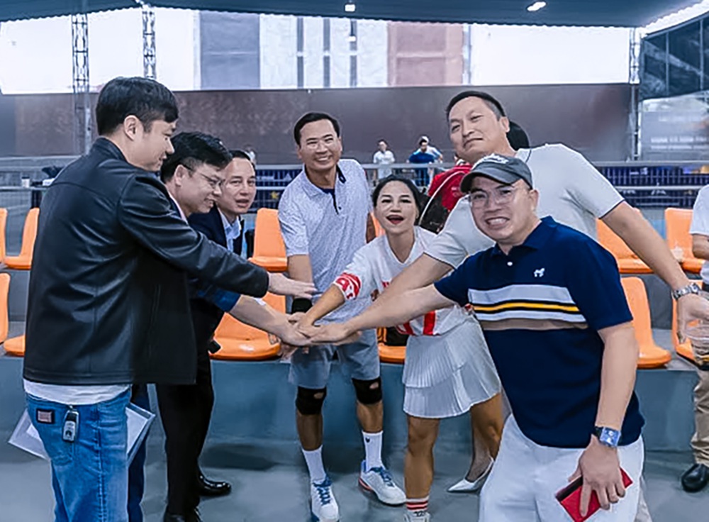 Giải pickleball DNTN 1983 giao thương – Cúp Phúc Bình lần I: Khi doanh nhân 1983 “cháy hết mình” trên sân đấu - Ảnh 3. Giải pickleball DNTN 1983 giao thương – Cúp Phúc Bình lần I: Khi doanh nhân 1983 “cháy hết mình” trên sân đấu - Ảnh 3.