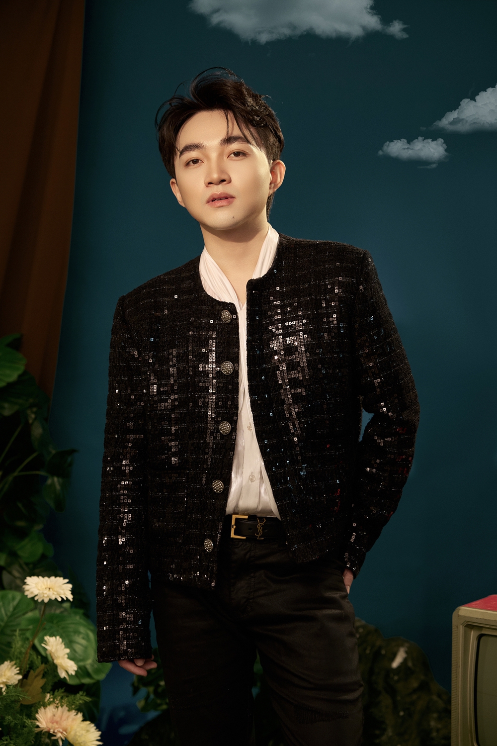 Ca sĩ Trung Quang chốt hạ năm 2025 rực rỡ bằng album "Tắt đèn chưa ngủ"&nbsp; - Ảnh 2.