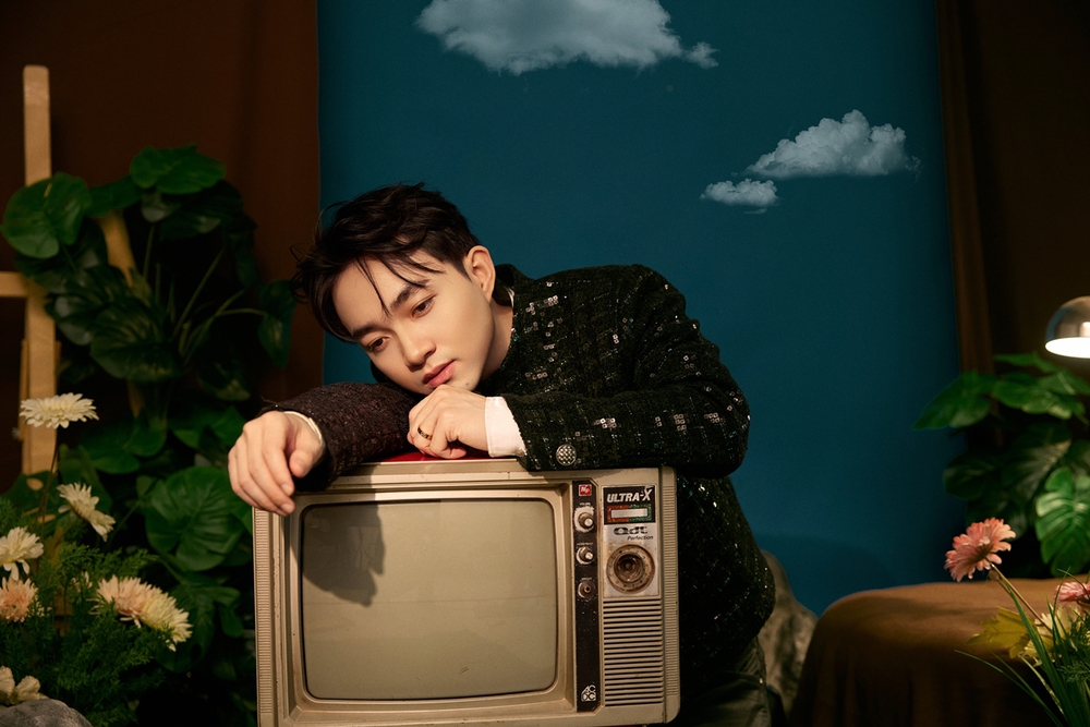 Ca sĩ Trung Quang chốt hạ năm 2025 rực rỡ bằng album "Tắt đèn chưa ngủ"&nbsp; - Ảnh 1.