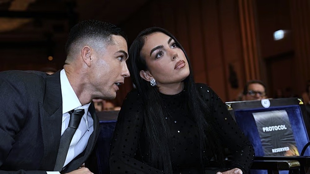 Ronaldo Hé Lộ Khả Năng Trở Lại Đấu Trường Châu Âu - Ảnh 1.