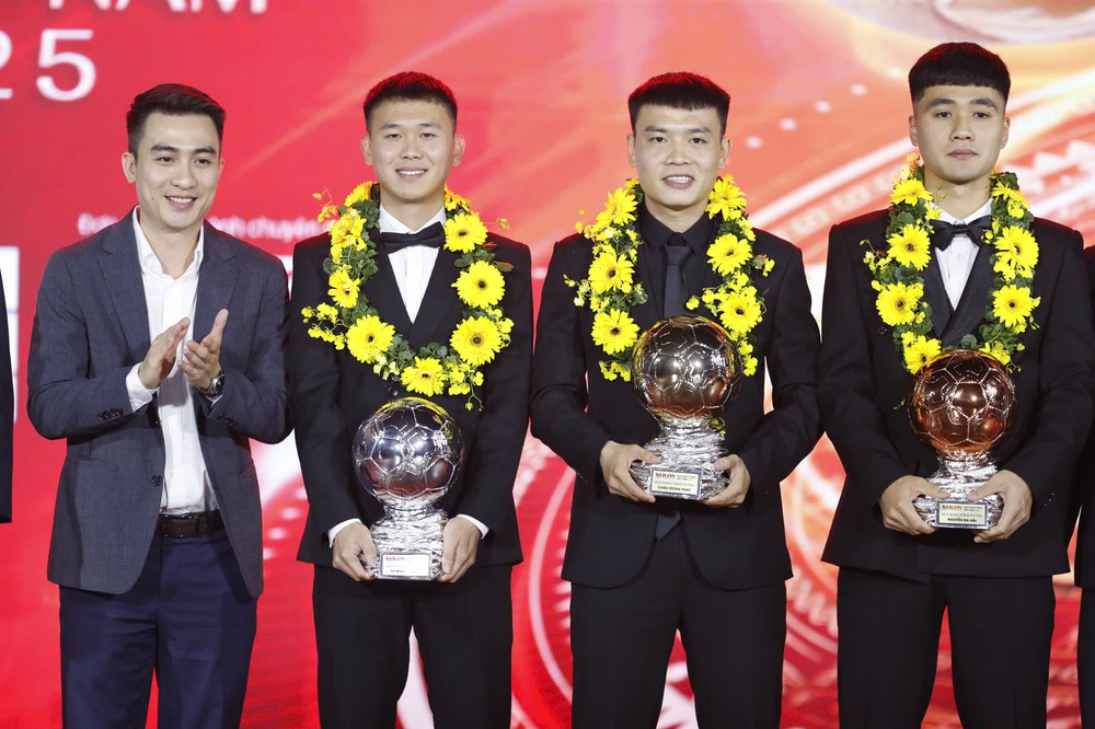 Quả bóng vàng Việt Nam trở lại đội tuyển quốc gia dự giải châu Á - Ảnh 1.