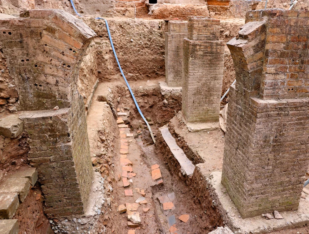 Công bố kết quả khảo cổ khu vực nền điện Kính Thiên năm 2025 - Ảnh 2.