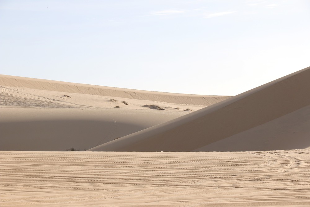 Đến Lâm Đồng chiêm ngưỡng vẻ đẹp độc đáo của "tiểu sa mạc Sahara" - Ảnh 1.