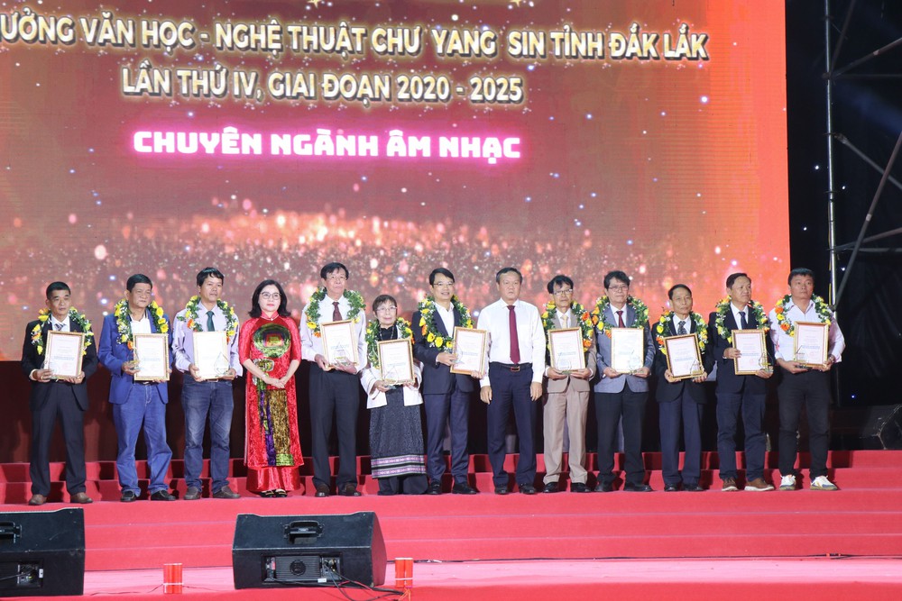 Trao Giải thưởng Văn học - Nghệ thuật Chư Yang Sin giai đoạn 2020-2025 - Ảnh 1.