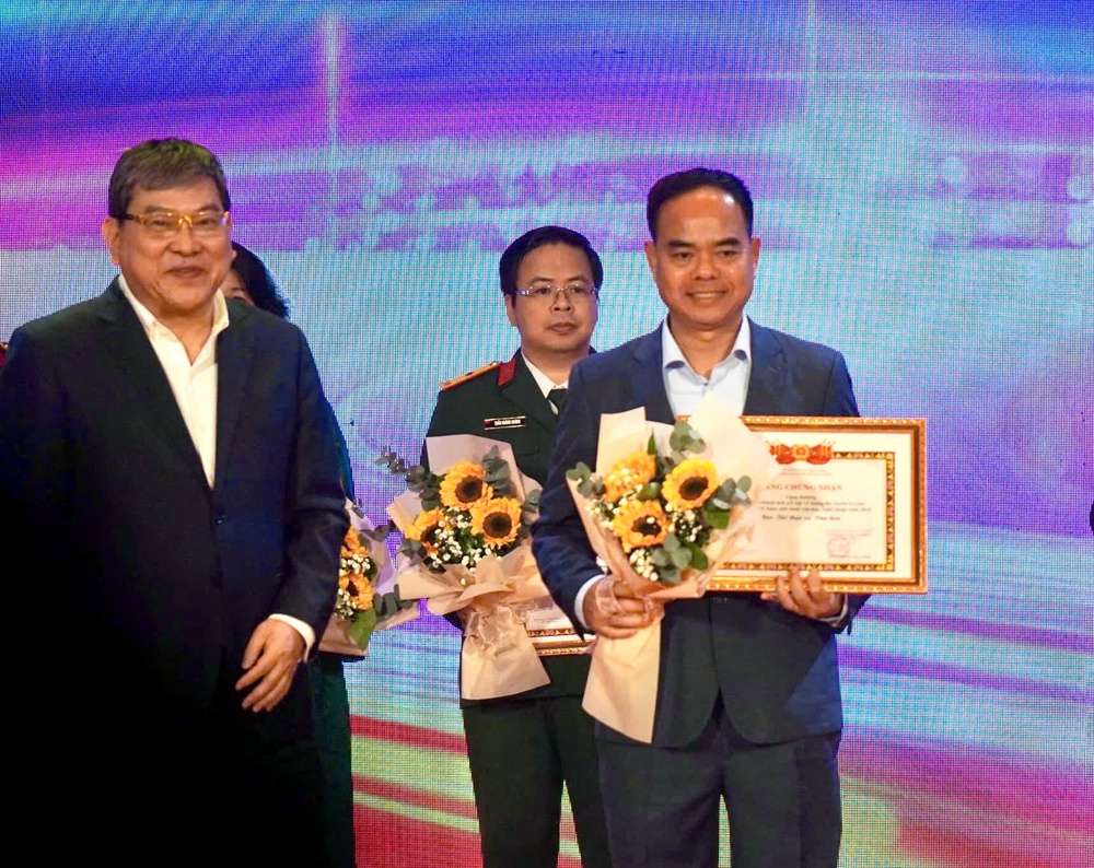 Báo Thể thao và Văn hóa nhận khen tặng của Hội đồng Lý luận Trung ương - Ảnh 2.