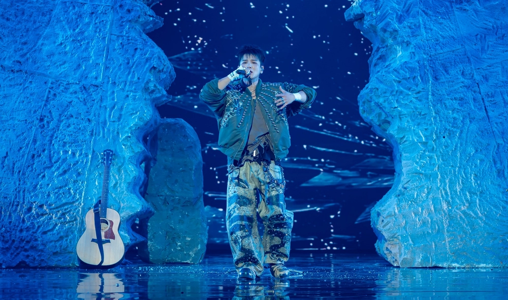 Nhìn lại những khoảnh khắc lắng đọng của &quot;Anh Trai Say Hi 2025&quot; - Ảnh 1.