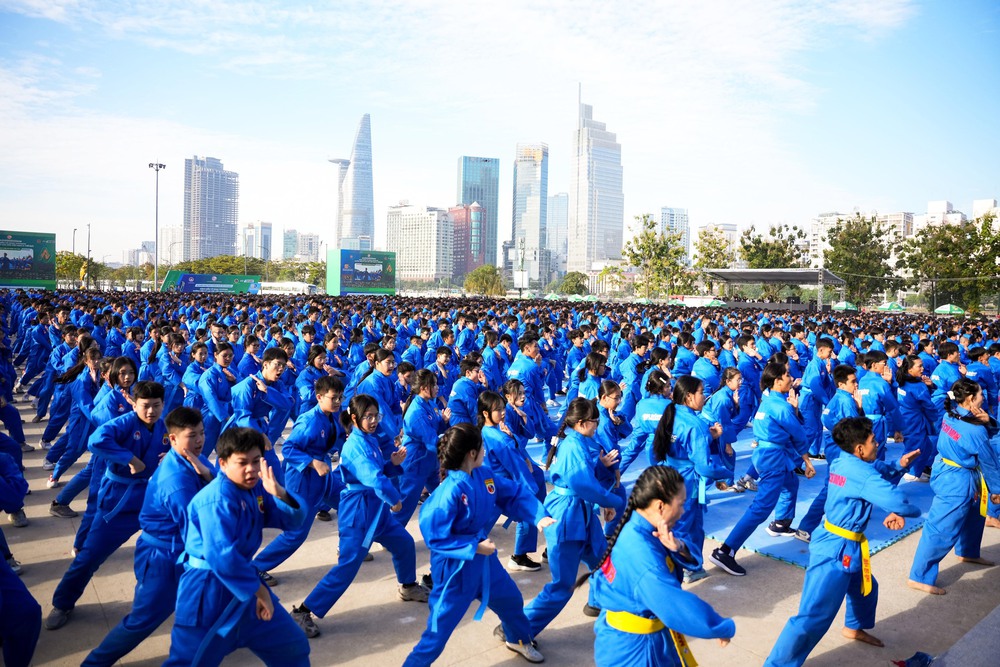60.000 học sinh xác lập kỷ lục võ nhạc Vovinam - Ảnh 1.