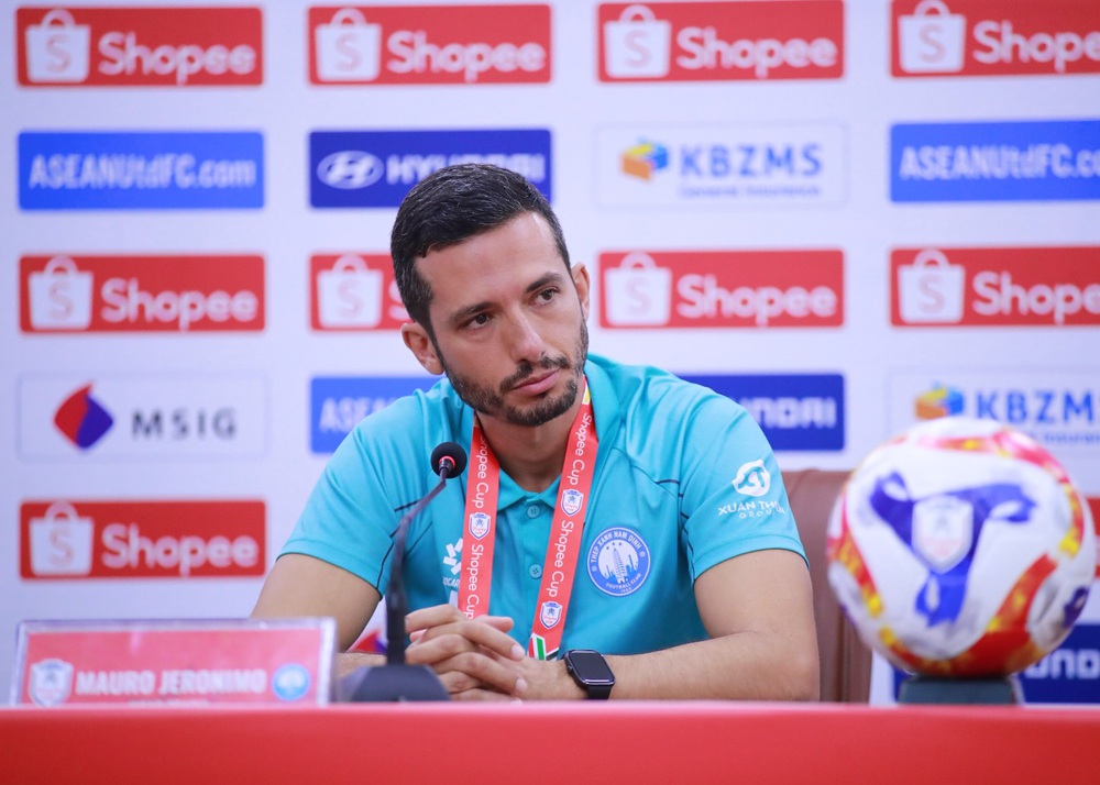 Tin nóng bóng đá Việt hôm nay 4/12: Đình Bắc không ngại đối thủ nào tại SEA Games 33; Văn Hậu tái xuất trong đội hình CLB CAHN - Ảnh 3. Tin nóng bóng đá Việt hôm nay 4/12: Đình Bắc không ngại đối thủ nào tại SEA Games 33; Văn Hậu tái xuất trong đội hình CLB CAHN - Ảnh 3.