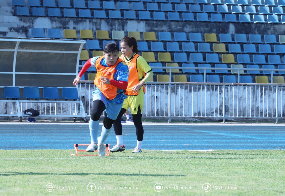 HLV Mai Đức Chung yêu cầu cao với học trò tại SEA Games 2025 - Ảnh 1. HLV Mai Đức Chung yêu cầu cao với học trò tại SEA Games 2025 - Ảnh 1.